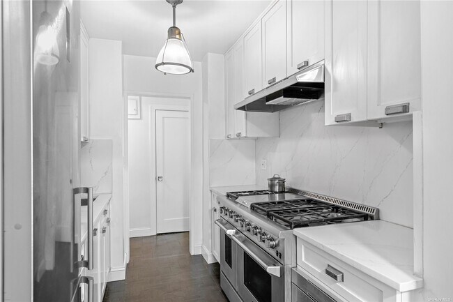 Building Photo - 301 E 48th St