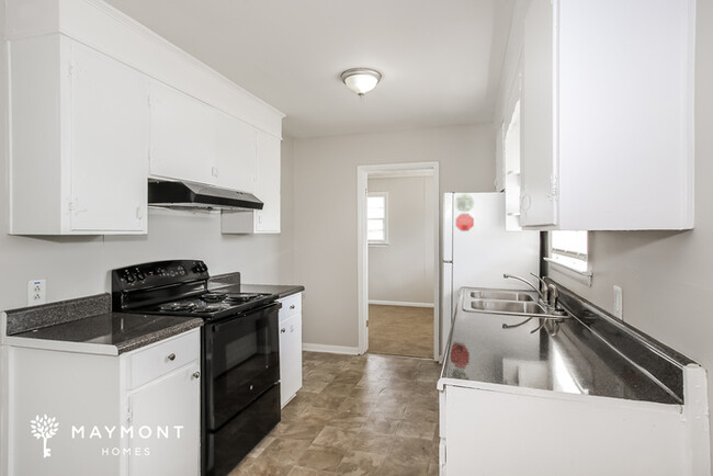 Building Photo - Cute 3 Bedroom Home