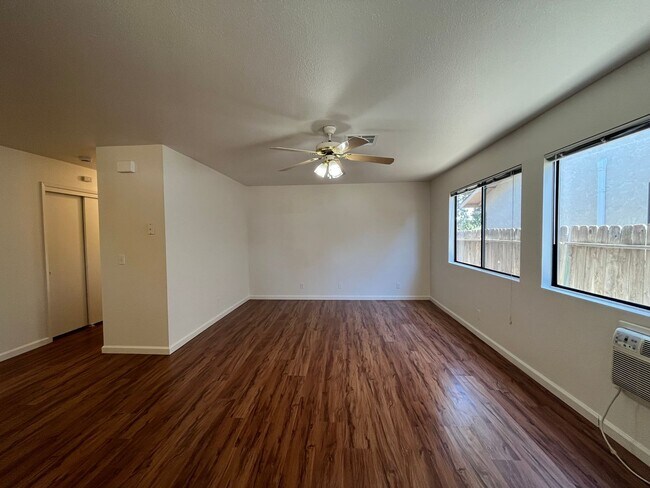 Foto del edificio - Downtown Duplex