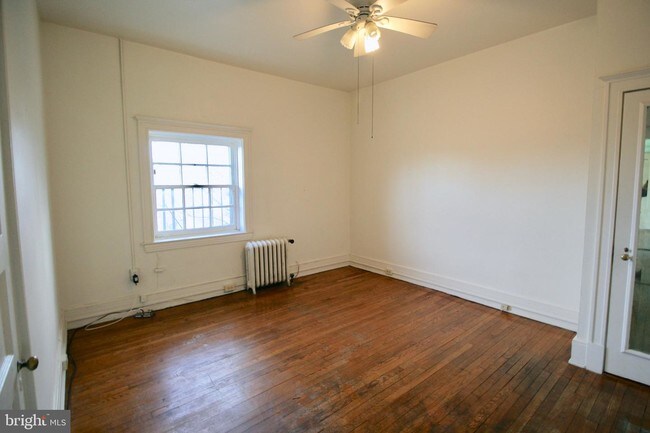 Building Photo - 853 W University Pkwy