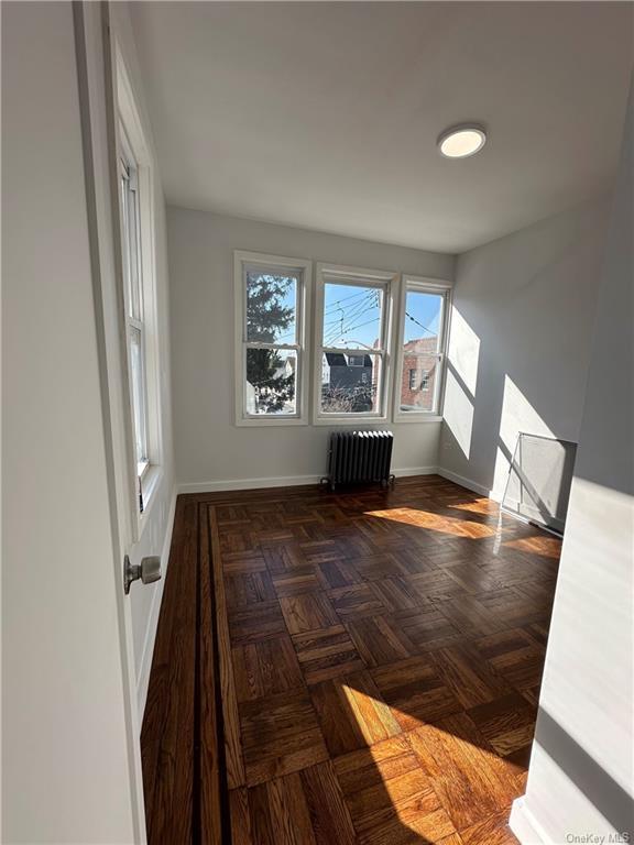 Foto del edificio - 659 E 243rd St