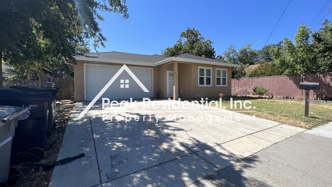 Foto del edificio - Charming 4bd/2ba House with Garage near Fr...