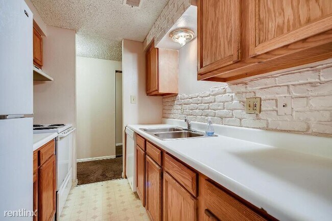 Building Photo - 2 br, 2 bath Townhome - 1200 N Luzerne Ave