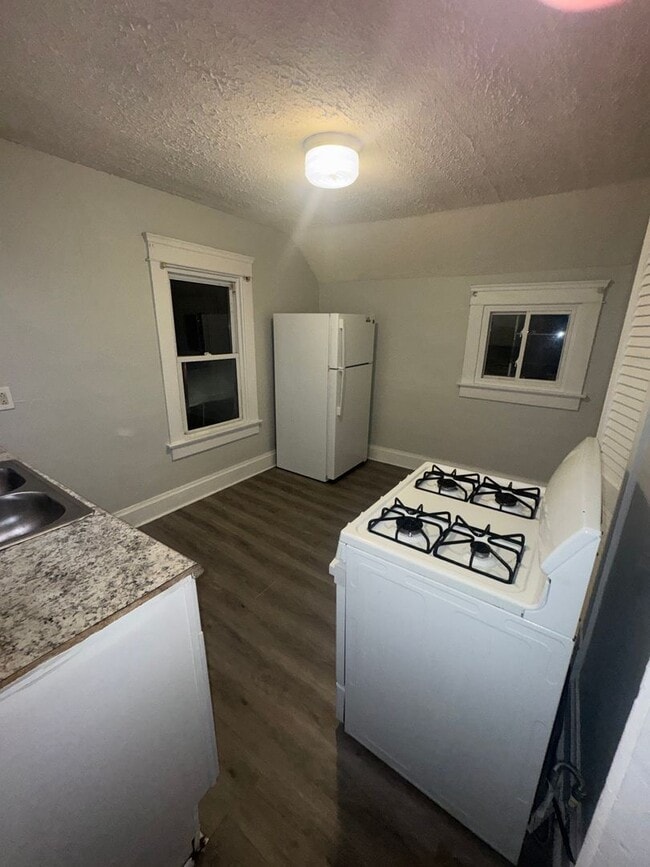 Foto del edificio - 1419 S Main St