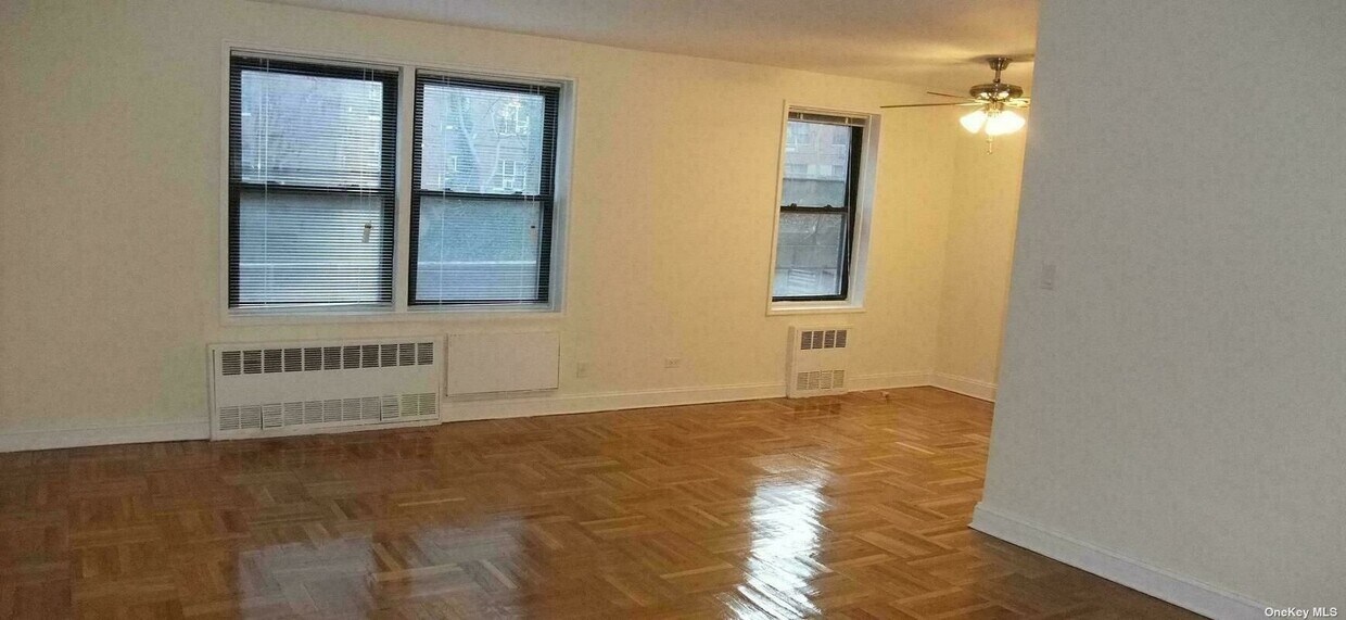 Foto principal - 102-30 Queens Blvd