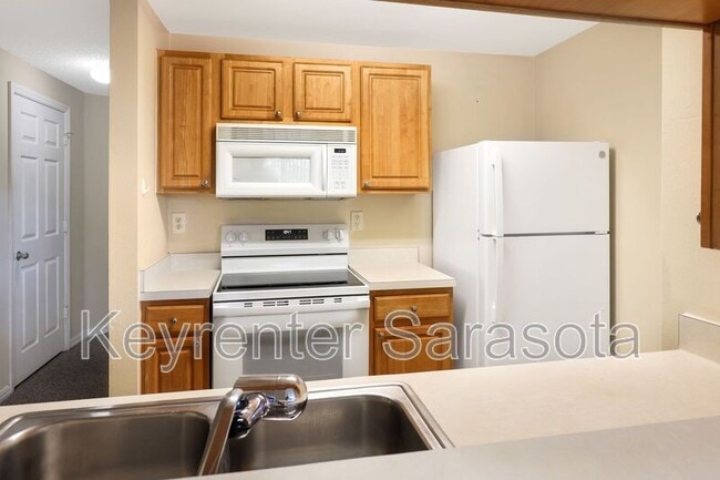Building Photo - 5500 Bentgrass Dr