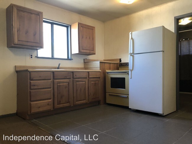 Building Photo - 310 N Behrend Ave