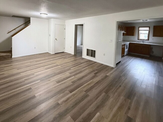 Building Photo - 4 Bed / 2 Full Bath Two-Story Home — Fresh Paint, New Flooring, Detached Garage