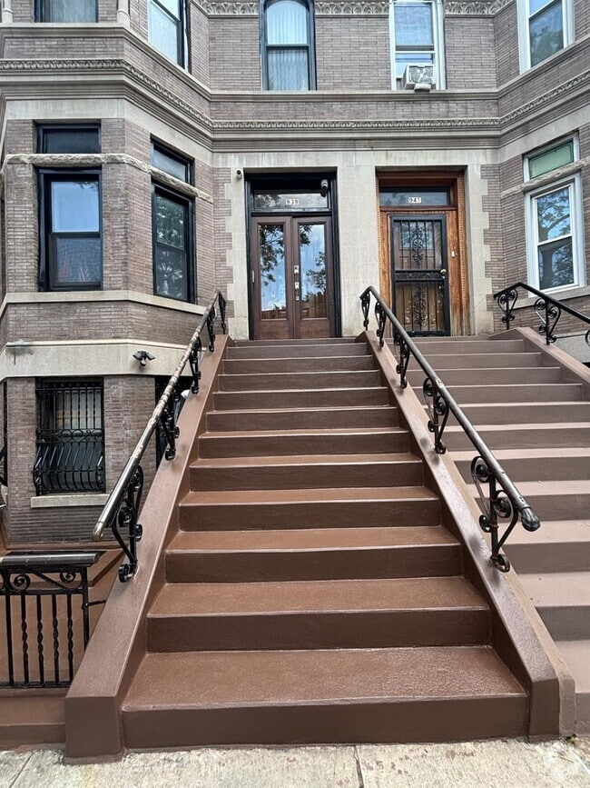 Building Photo - 939 E 156th St