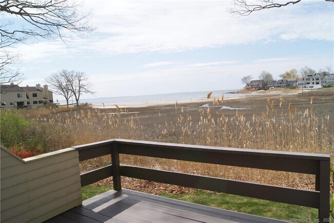 Foto del edificio - 136 Sandy Point Rd