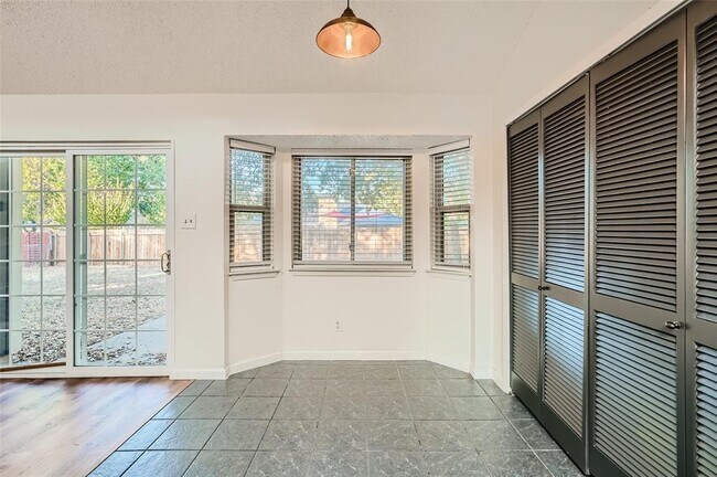 Foto del edificio - 3305 Broken Spoke Trail