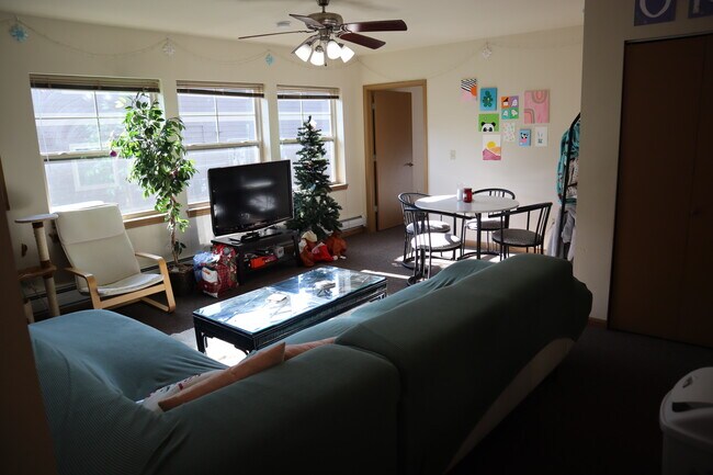 Sala de estar - 168 N Tratt St