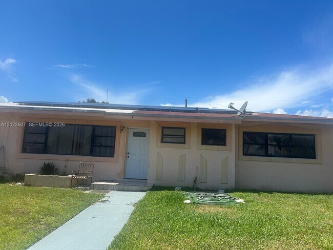 Foto del edificio - 115 NW 193rd St