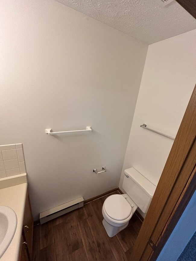 Building Photo - Spacious 2-Bedroom Living in a Quiet Commu...