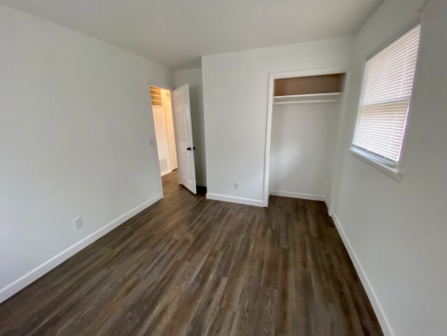 Building Photo - 2430 Willow Ave