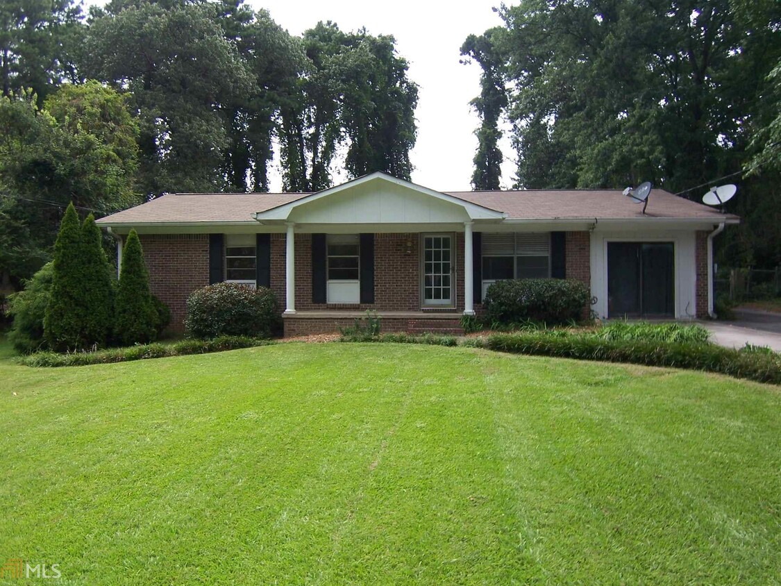 Primary Photo - 695 Glochester Pl NW