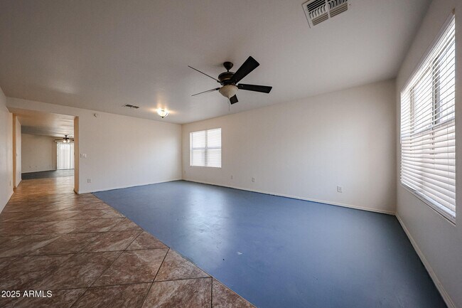 Foto del edificio - 5919 W Trumbull Rd