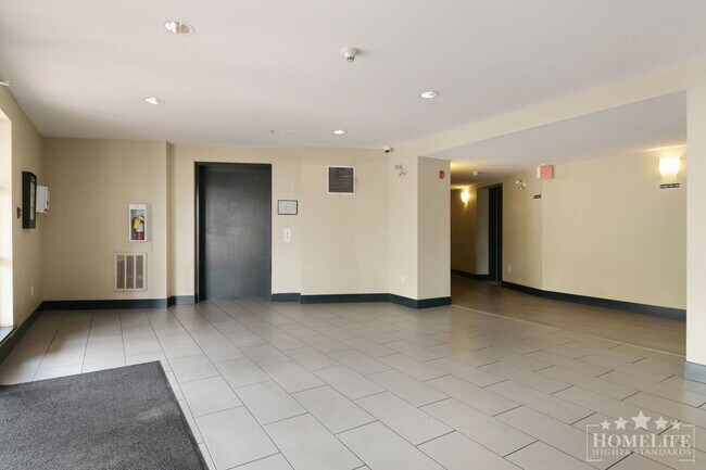 Photo du bâtiment - Modern & Spacious 2 Bedroom, 2 Bathroom Condo in Central Chilliwack