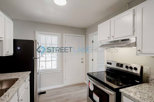 Foto del edificio - NOW OFFERING HALF OFF THE FIRST FULL MONTH...