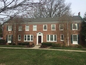 Building Photo - 1745 N Troy St