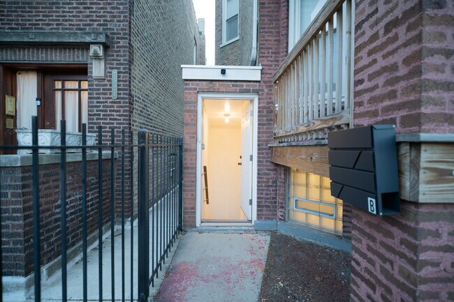 Foto del edificio - 7522 S Langley Ave