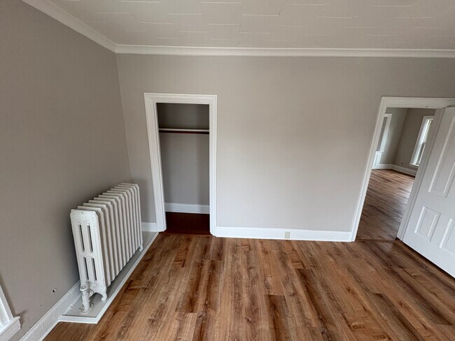 Building Photo - 302 W 10th Ave