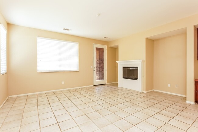 Foto del edificio - 11018 Persimmon Ln