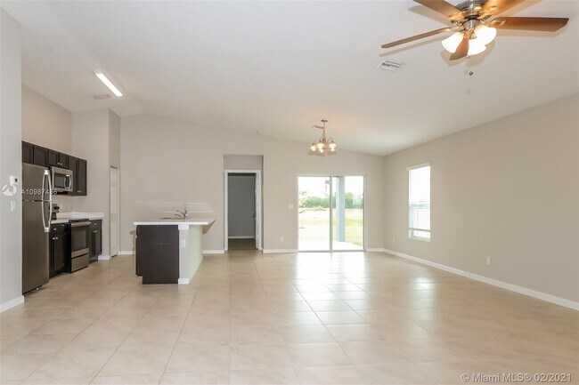Building Photo - 384 SW Ridgecrest Dr