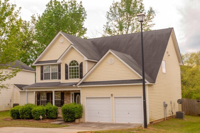 Building Photo - Impressive 3 Bed, 2.5 Bath Home