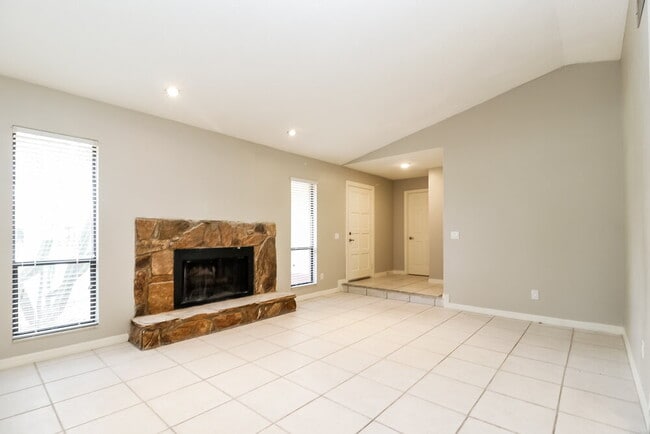 Foto del edificio - 5503 Bluejay Ln