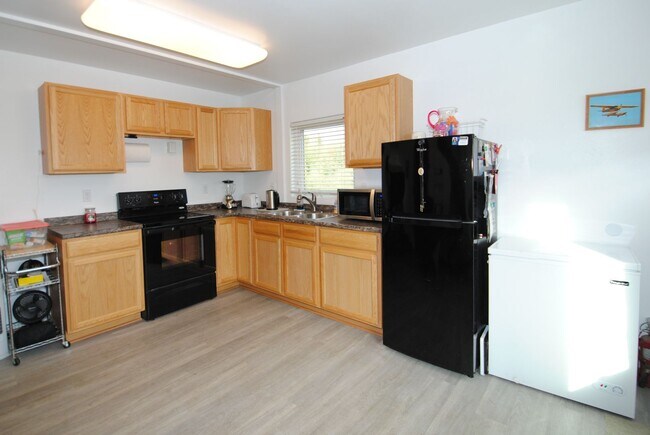 Foto del edificio - 1 Bed / 1 Bath off Roland Rd.