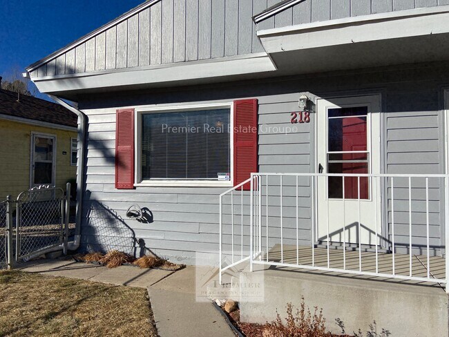 Foto del edificio - 218 W Ramona Ave