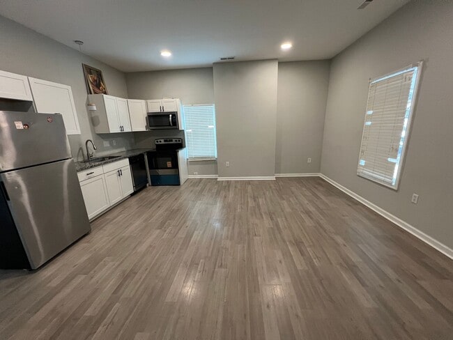 Building Photo - 3 Bedroom 2 Bathroom House for rent