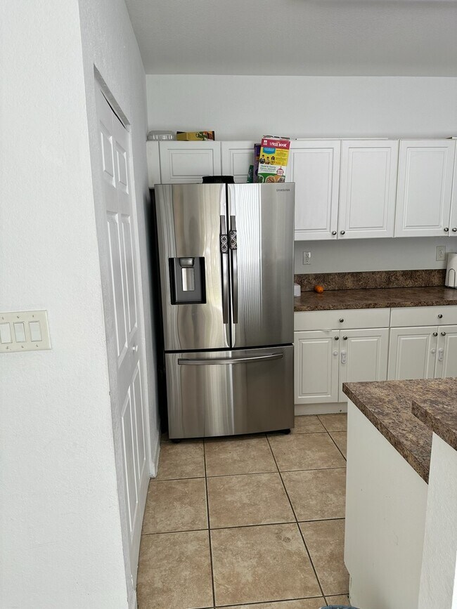 NEVERA REFRIGERATOR - 1495 NE 33rd Ave