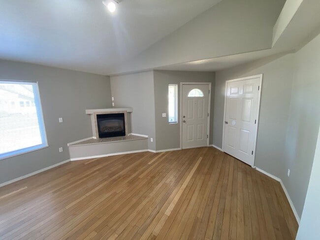 Building Photo - 4310 Sacramento Ct NE