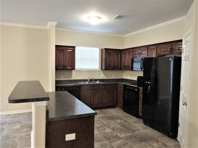 Foto del edificio - 103 Lake House Rd