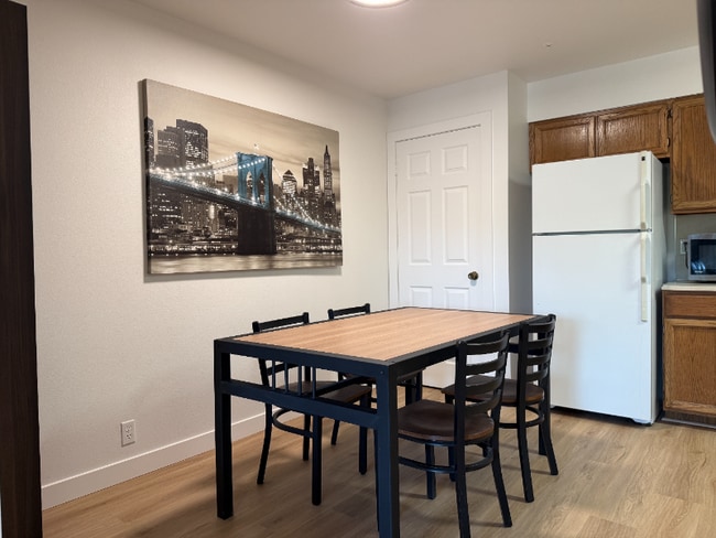 Building Photo - 284 E 600 N