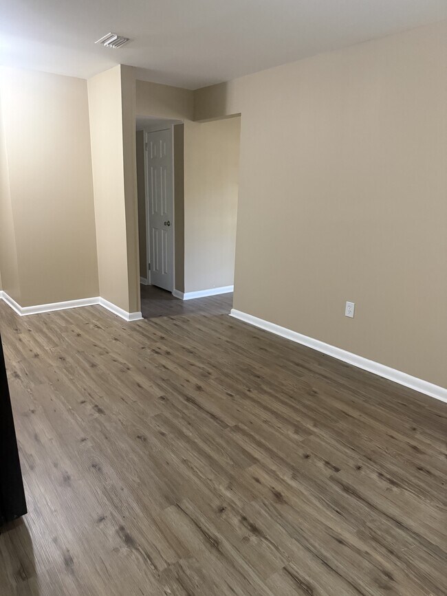 Foto del edificio - 5955 Windy Hill Cir S