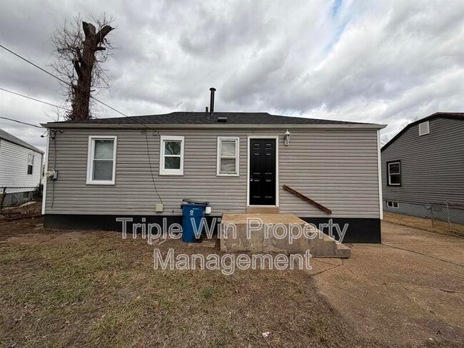 Foto del edificio - 8138 Blanchard Dr