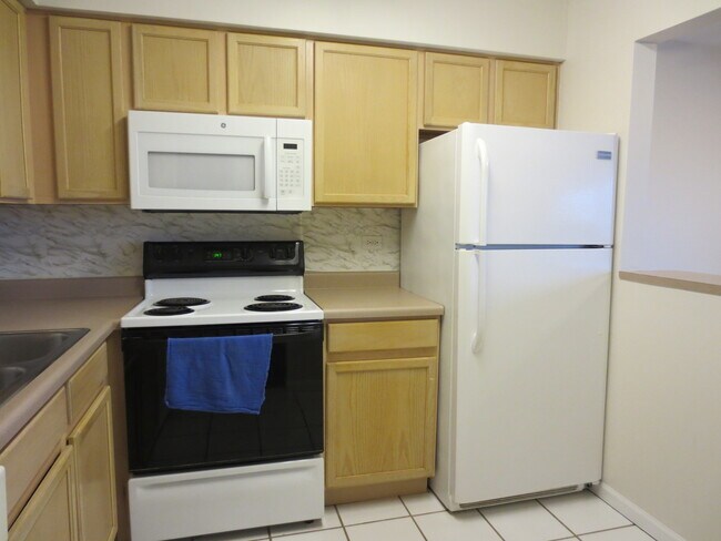 Foto del edificio - 219 W Ct of Shorewood