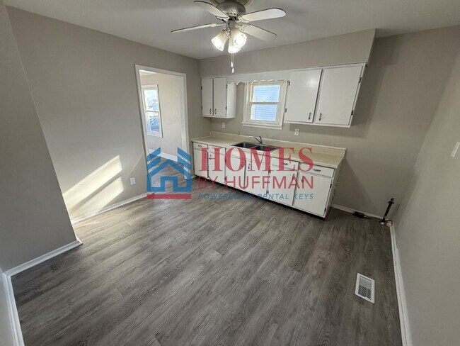 Foto del edificio - Three Bedroom House | Move In Ready!