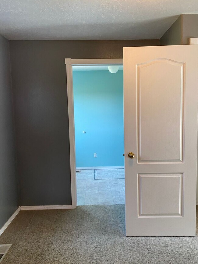 Foto del edificio - SUPER CUTE 3 bed 2 bath HOME JUST SOUTH OF...