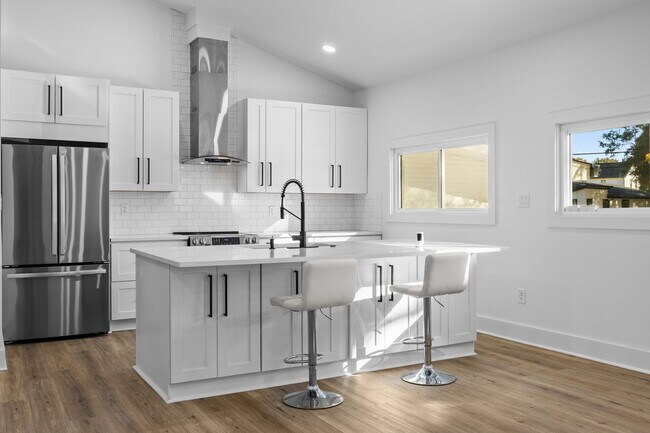 Building Photo - 8625 Cedarbrook Dr