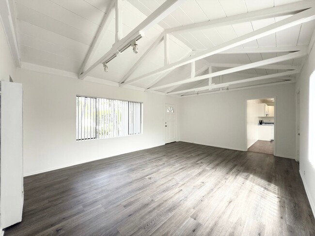 Building Photo - Spacious Lower Level w/ Yard and Garage!