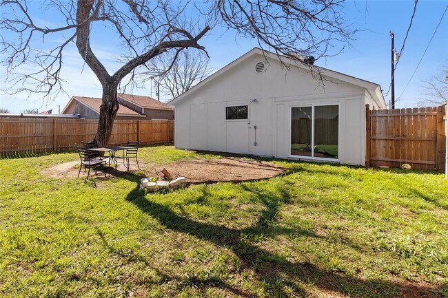 Foto del edificio - 643 Aspen Ln