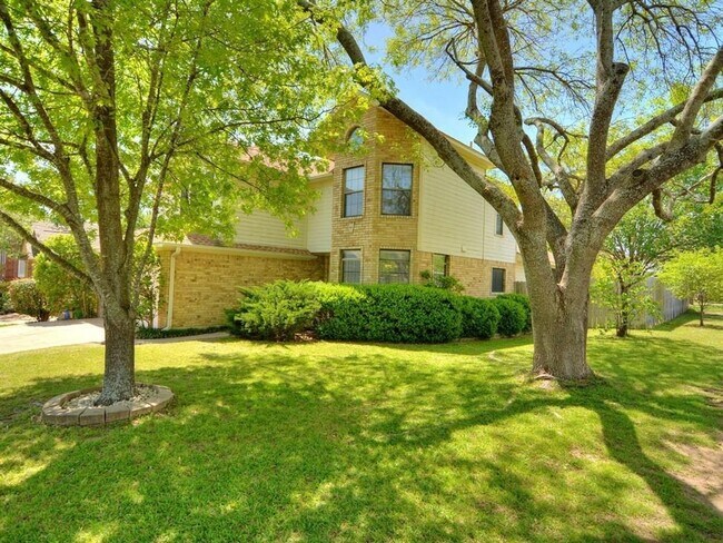 Building Photo - Wonderful NW Austin Home W/ Oversized 2nd ...