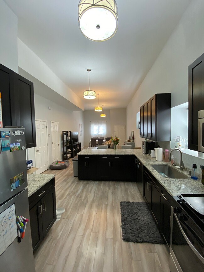 Foto del edificio - 1420 W Blackhawk St