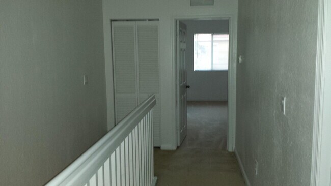 Building Photo - 580 St Tropez Ln