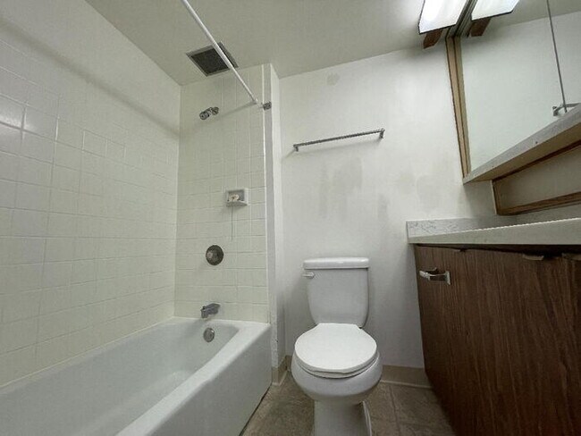 Building Photo - KAPIOLANI TERRACE studio, pkg, sec, A/C, l...