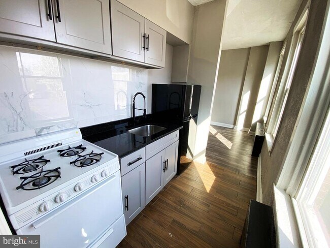 Building Photo - 2930 Frankford Ave